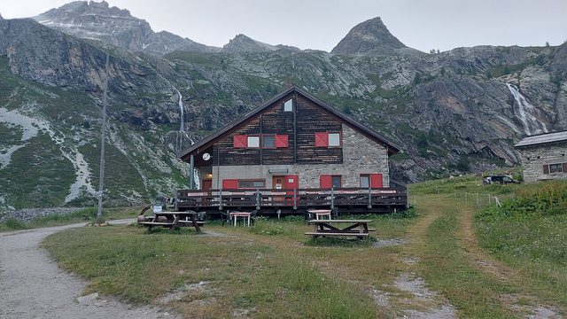 Rifugio Scarfiotti am Morgen auf dem Plateau Grange du Fond