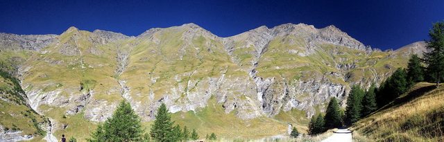 Breitpanorama von der Schotter-Auffahrt zum Colle del Sommeiller