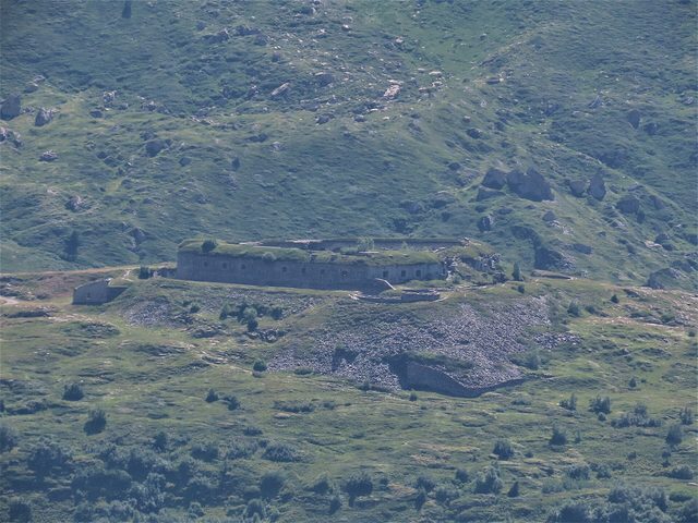 Fort Variselle über dem Mont-Cenis-See, vom Fort de Ronce aus gesehen